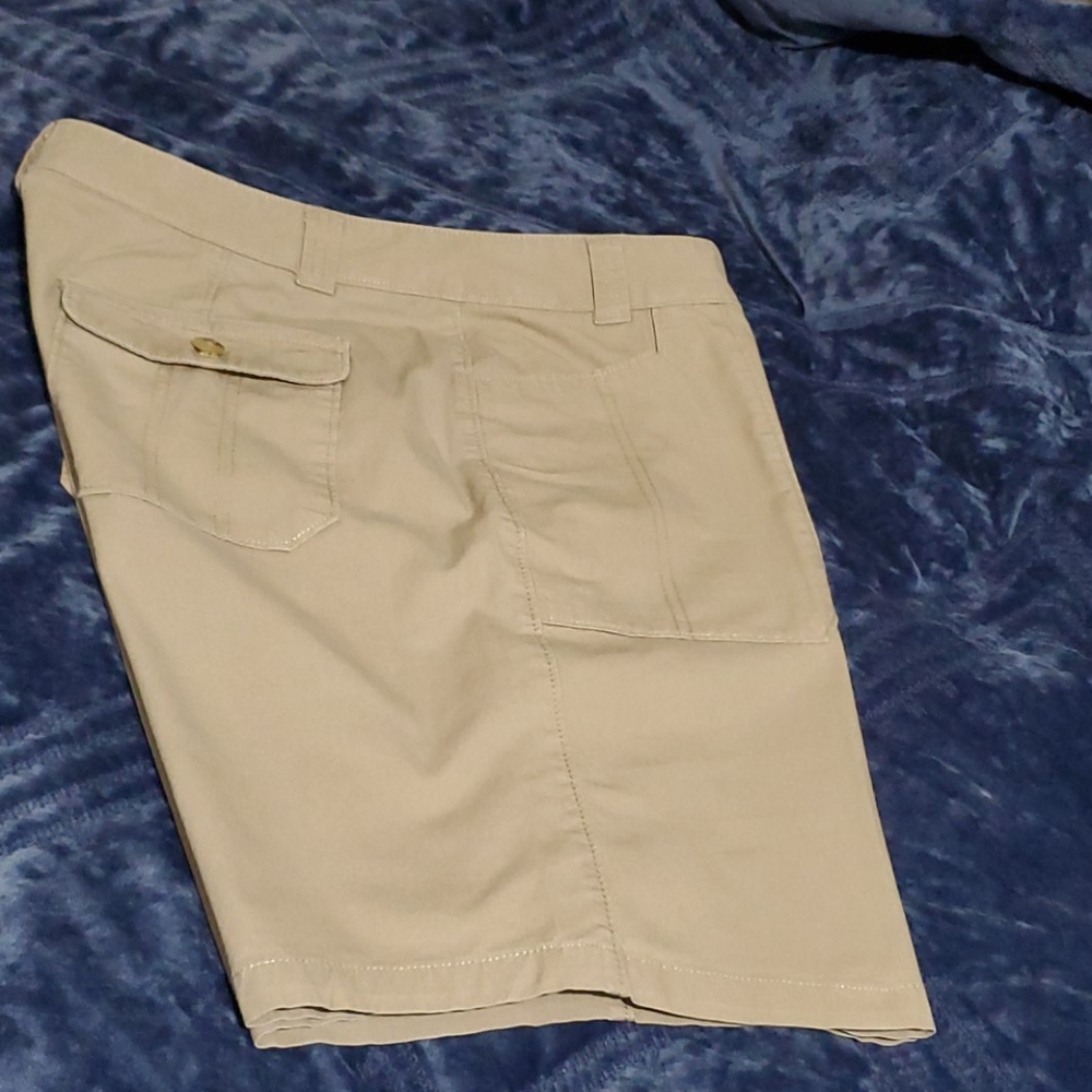 Dockers khaki bermuda shorts size 12